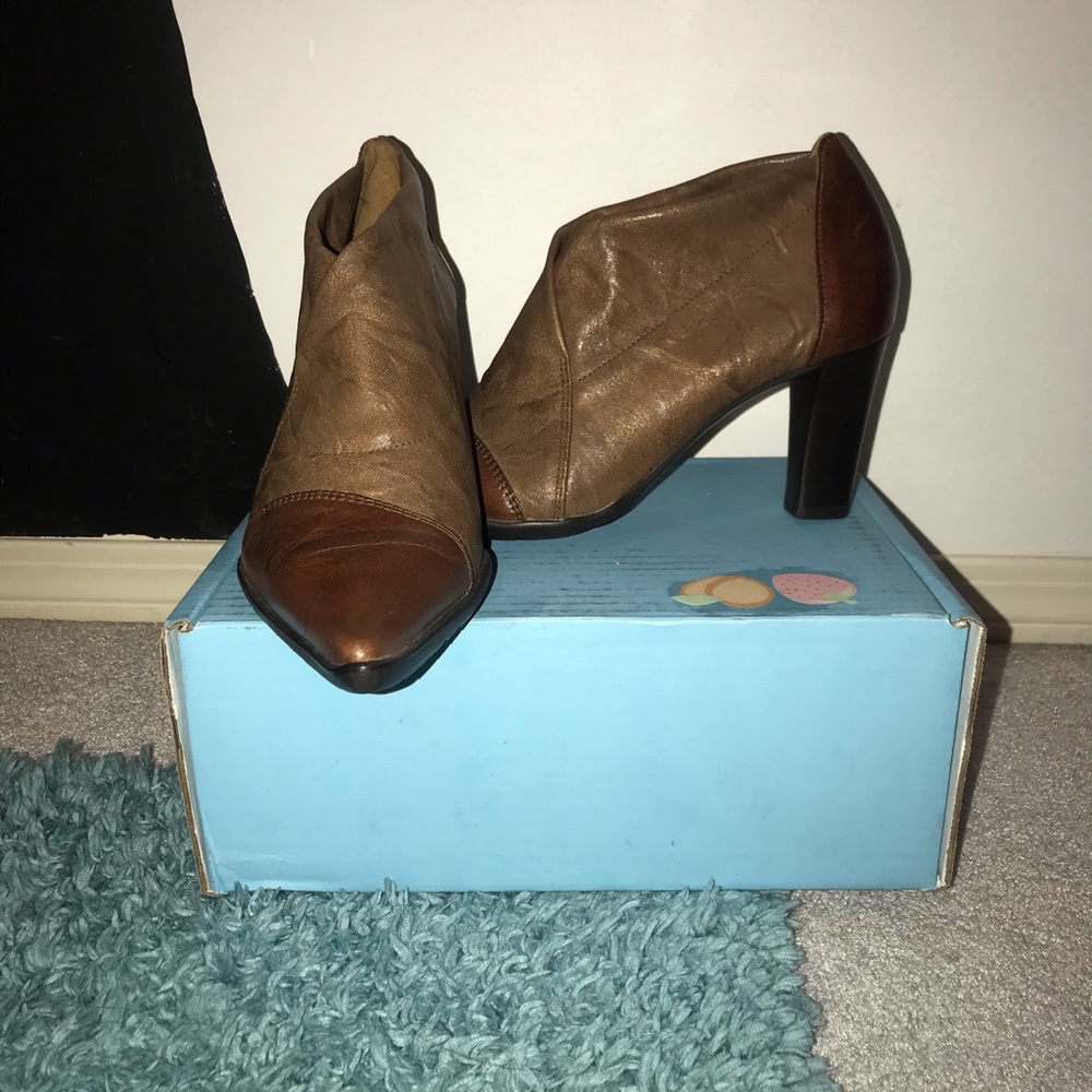FranceMode pointed ankle boots